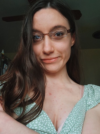 Sweet girl next door with a wild side ðŸ˜ˆ