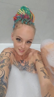 Follow me to the bathroom for a sexy bath: fun