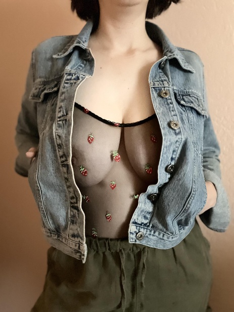 It s almost too nice outside to wear a: jacket