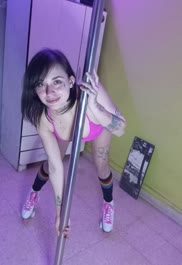 Have you ever tried pole dancing? If not do you want a lesson?🫦