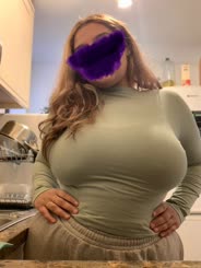 34F Just getting dinner ready for hubby before he comes back from work to pound: me