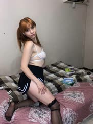 Petite girl is want you to my bed! Link is below!🔥