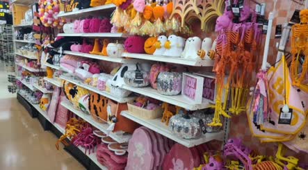 This halloween section has the lesbian flag colour: scheme