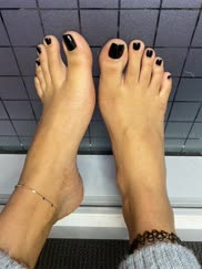 Sexy black toes