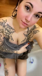 Nothing better than a hot tatted busty chick fresh out of the shower! 💦 VIP Page 50% OFF!!! 🤑