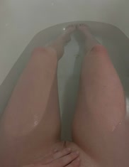 Lonely bathtime without Daddy