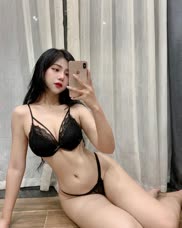 Selfie in sexy black lingerie